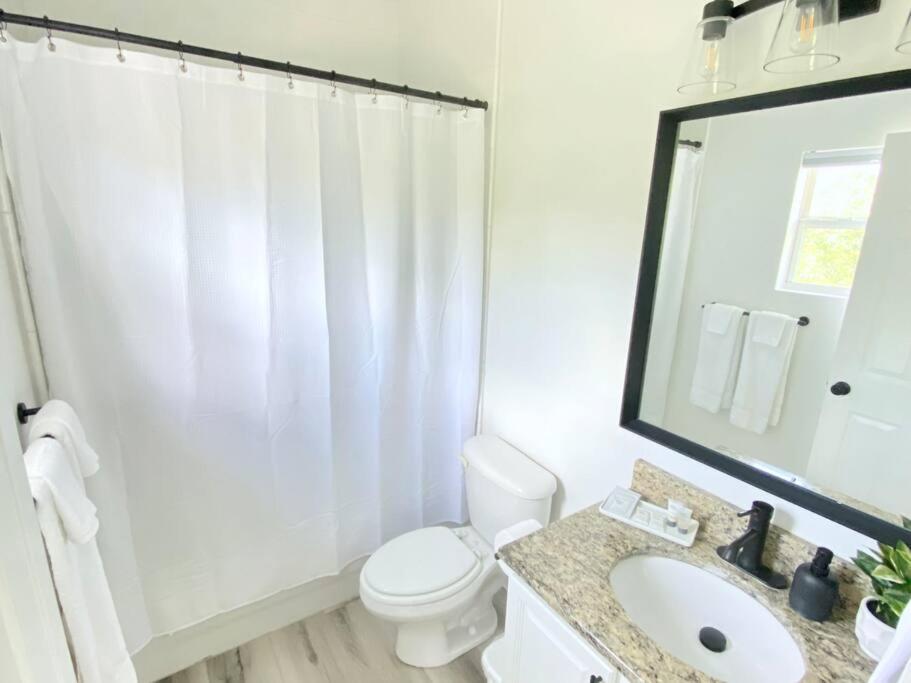 Sanctuary Gainesville Bright 2 Bedroom King Condo Extérieur photo