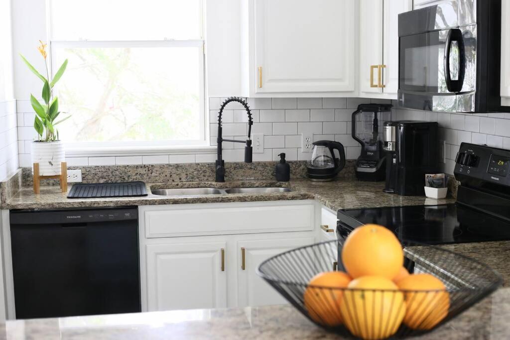 Sanctuary Gainesville Bright 2 Bedroom King Condo Extérieur photo