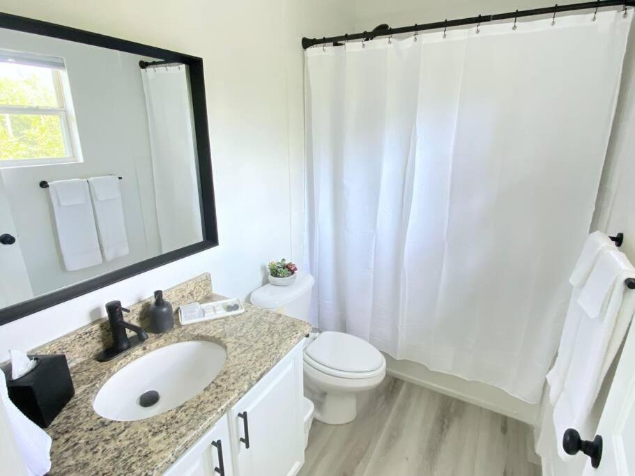 Sanctuary Gainesville Bright 2 Bedroom King Condo Extérieur photo